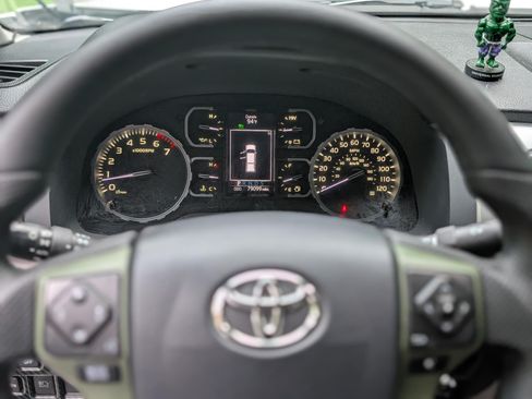 Used 2020 Toyota Tundra SR5 w/ TRD Off-Road Package AWD/4WD image 16