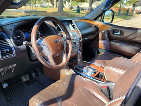 Used 2016 INFINITI QX80 Limited w/ All Season Package image 12