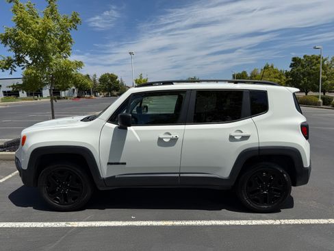 Used 2018 Jeep Renegade Sport w/ Power & Air Group AWD/4WD image 1