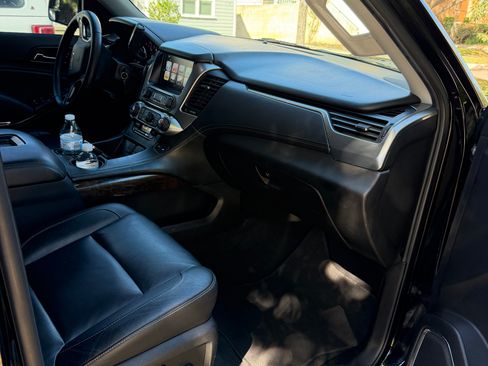 Used 2019 Chevrolet Suburban LT image 12