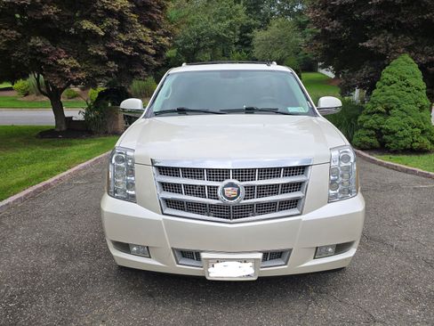 Used 2014 Cadillac Escalade Platinum AWD/4WD image 5