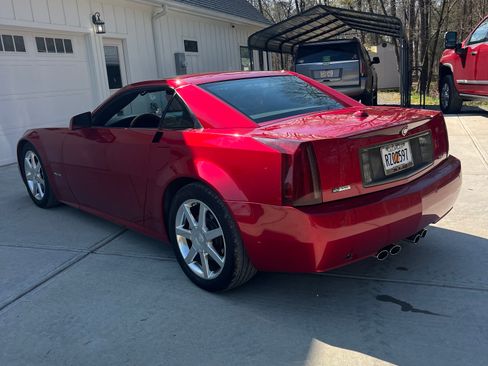 Used 2005 Cadillac XLR image 2