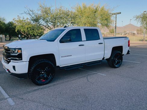Used 2017 Chevrolet Silverado 1500 LTZ Z71 w/ Redline Edition AWD/4WD image 11