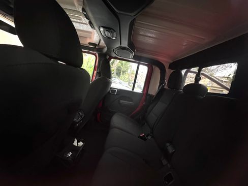 Used 2021 Jeep Gladiator Sport image 13