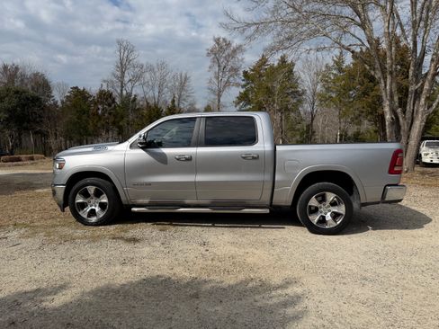 Used 2019 RAM 1500 Laramie RWD image 11