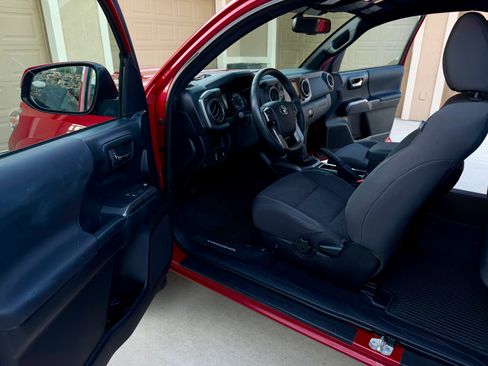 Used 2017 Toyota Tacoma TRD Sport w/ Tow Package image 11