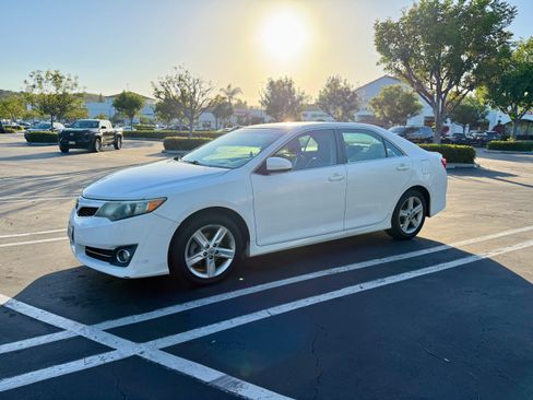 Used 2012 Toyota Camry SE image 1
