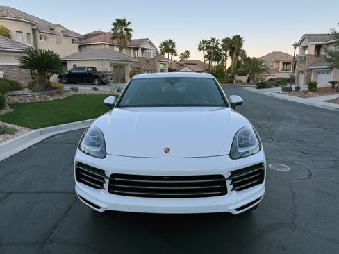 Used 2019 Porsche Cayenne image 2