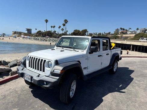 Used 2020 Jeep Gladiator Sport w/ Quick Order Package 24S AWD/4WD image 4