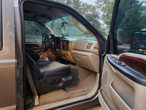 Used 2005 Ford Excursion Eddie Bauer image 13