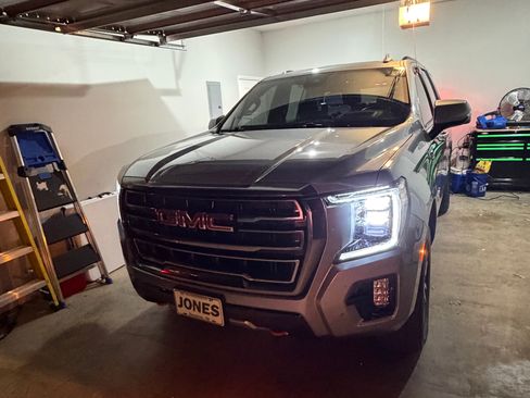 Used 2023 GMC Yukon AT4 w/ AT4 Premium Package image 2