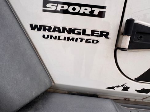 Used 2012 Jeep Wrangler Unlimited Sport image 5
