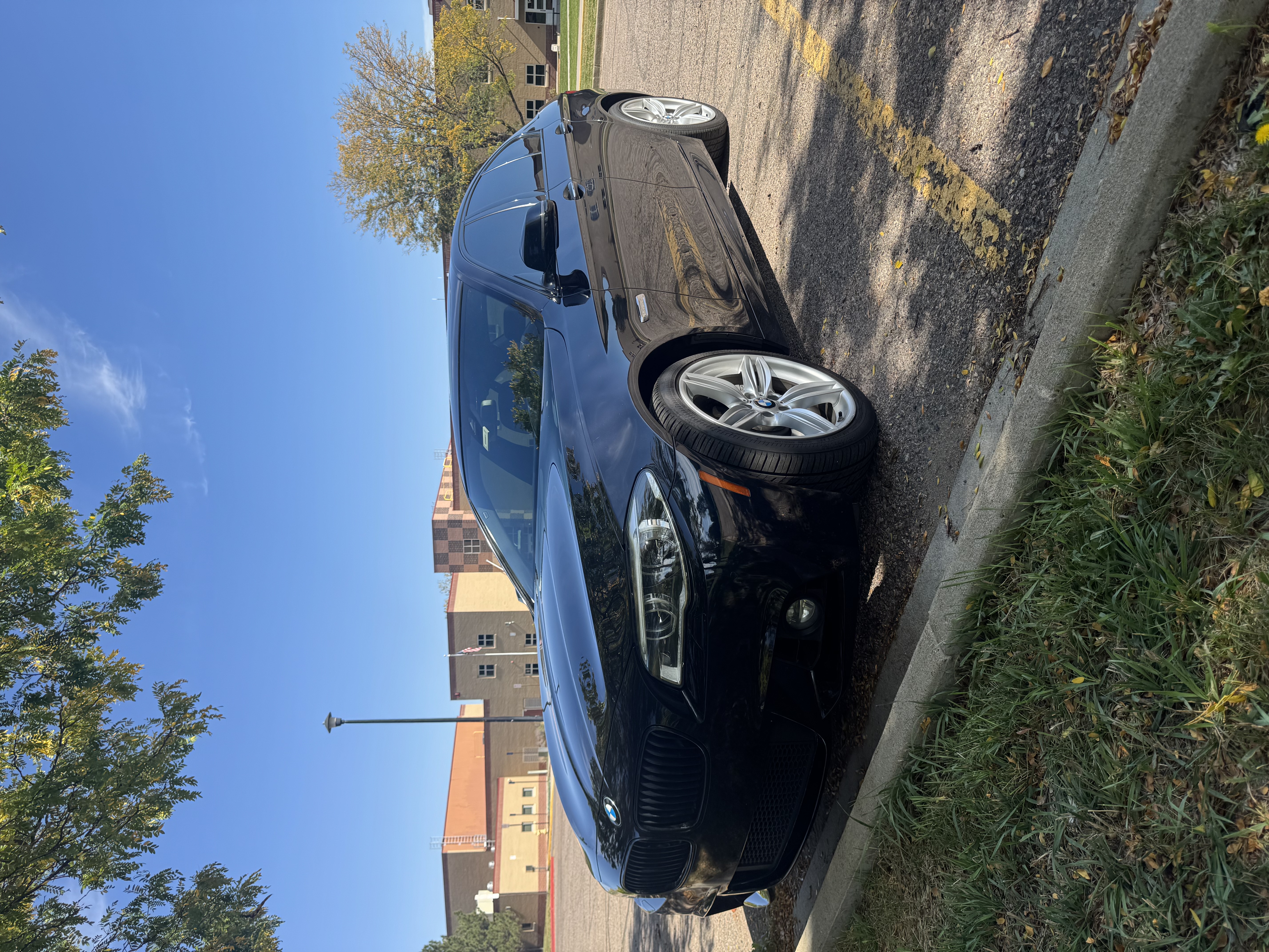 Used 2014 BMW 550i xDrive Sedan AWD/4WD image 2