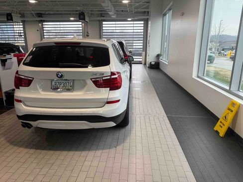 Used 2016 BMW X3 xDrive28i image 4