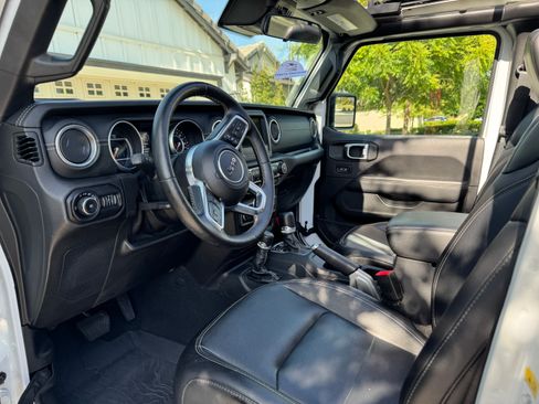 Used 2020 Jeep Wrangler Unlimited Sahara w/ LED Lighting Group AWD/4WD image 10