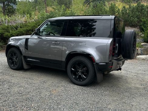 Used 2022 Land Rover Defender 90 X-Dynamic SE image 1