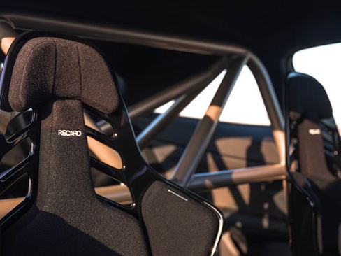 Used 2021 BMW M4 Coupe w/ M Carbon Exterior Package image 4