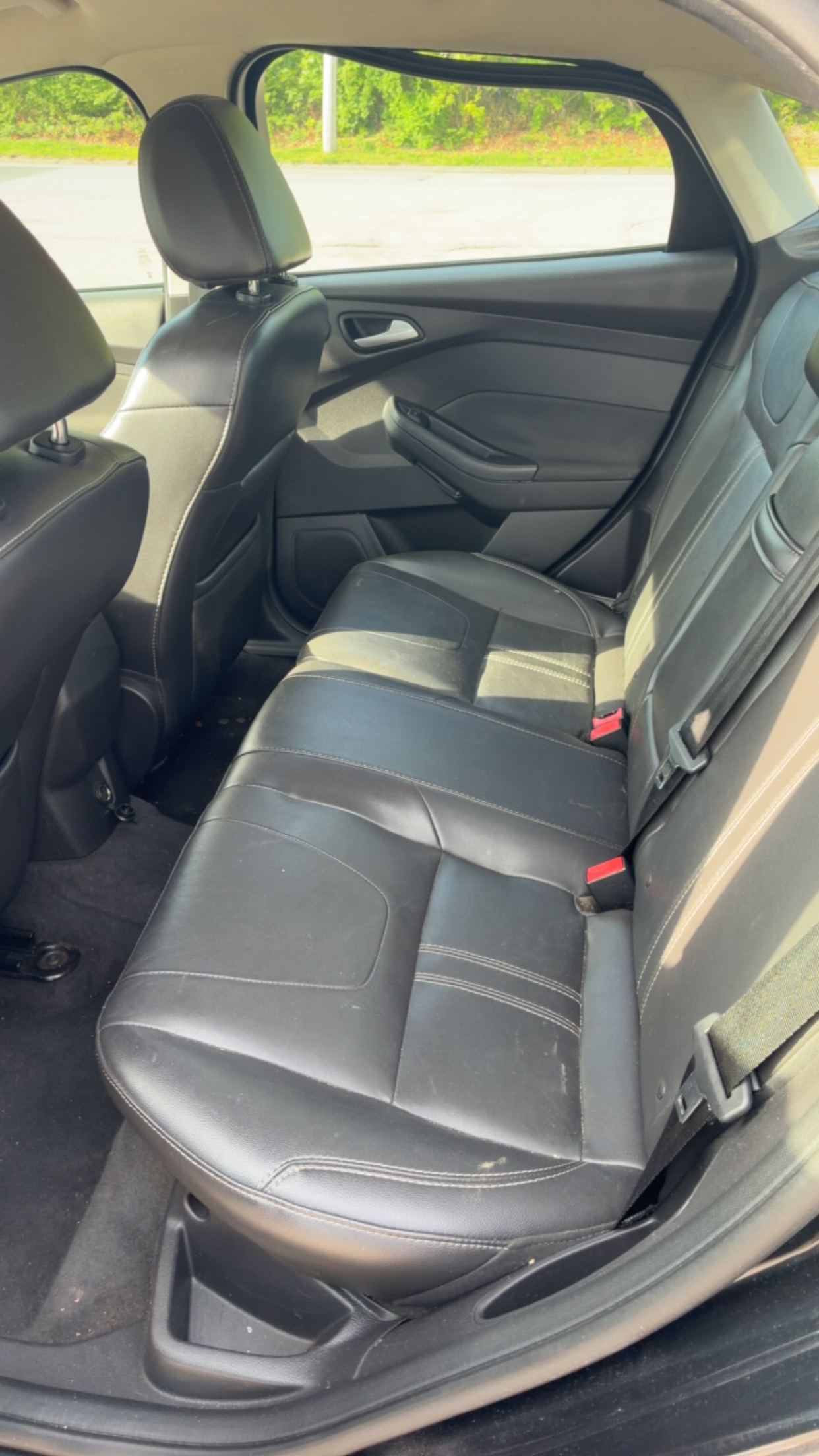 Used 2013 Ford Focus Titanium w/ Titanium Handling Pkg FWD image 5