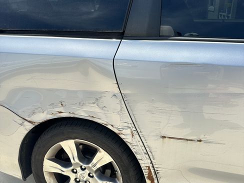 Used 2013 Toyota Sienna SE FWD image 8