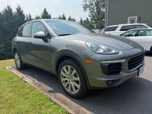 Used 2016 Porsche Cayenne AWD/4WD image 2