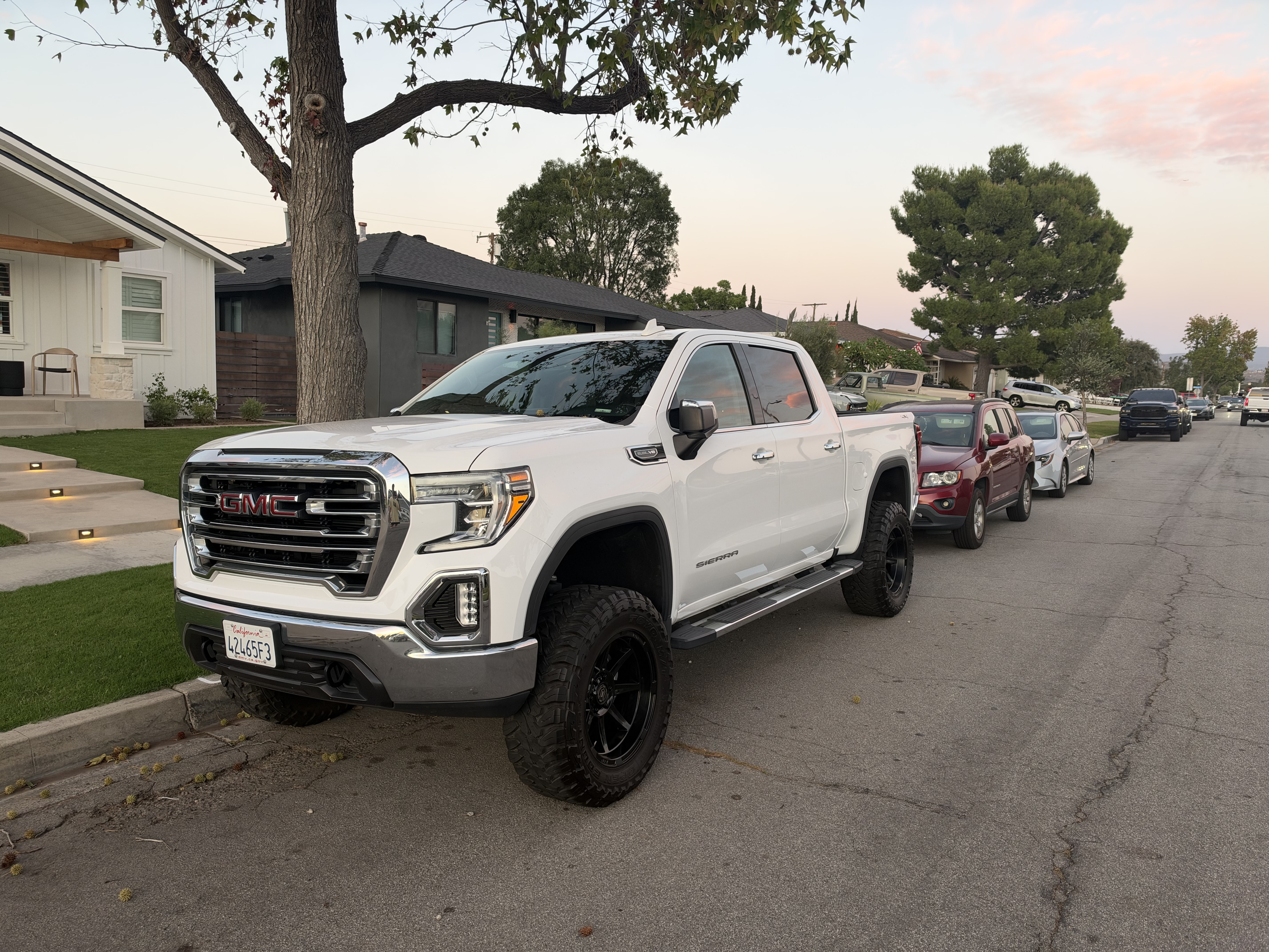 Used 2021 GMC Sierra 1500 SLT w/ SLT Premium Package AWD/4WD image 2
