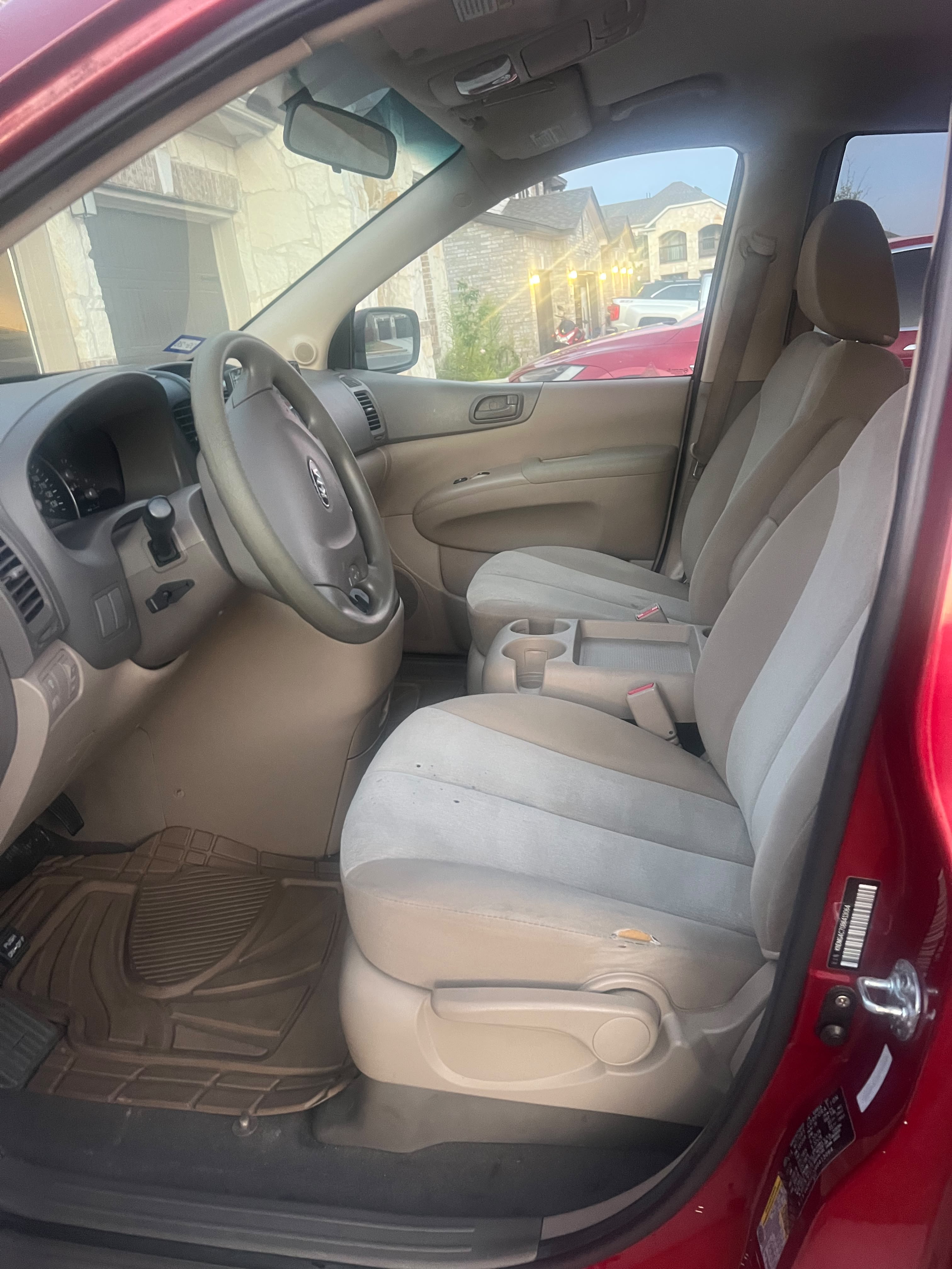 Used 2011 Kia Sedona LX FWD image 6