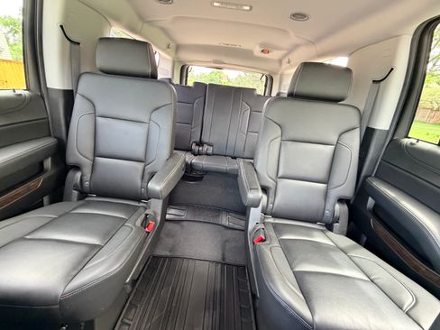 Used 2019 Chevrolet Suburban LT w/ Luxury Package AWD/4WD image 15