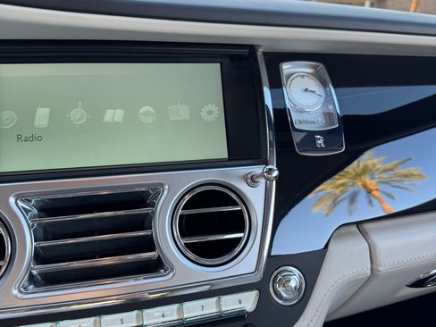 Used 2017 Rolls-Royce Dawn image 10