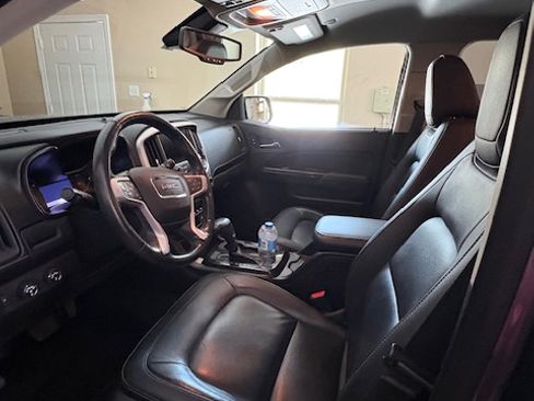 Used 2019 GMC Canyon SLT w/ Driver Alert Package image 10