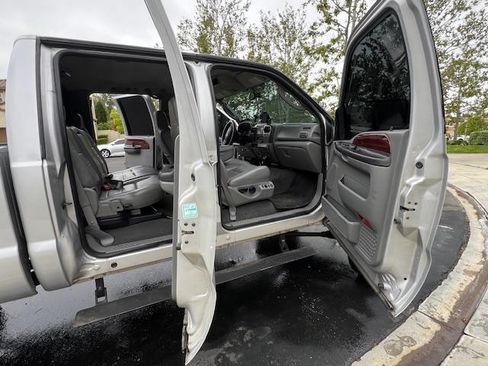 Used 2005 Ford F250 Lariat image 11