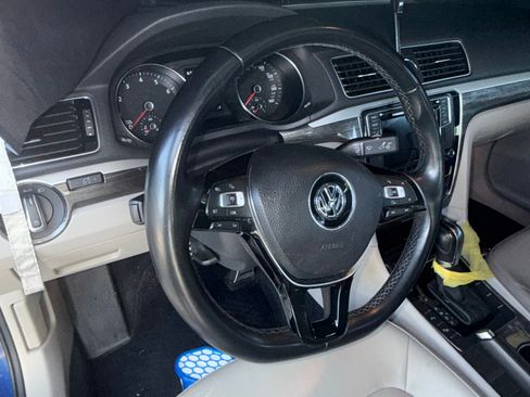 Used 2016 Volkswagen Passat 1.8T SEL Premium FWD image 10