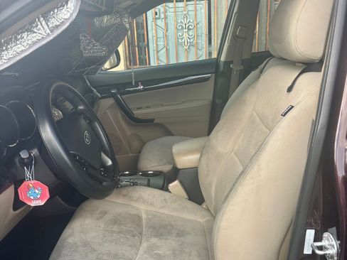 Used 2011 Kia Sorento LX w/ Convenience Pkg image 9