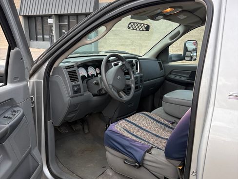 Used 2007 Dodge Ram 3500 Truck 2WD Regular Cab DRW w/ 26G SLT Cpos Pkg image 4