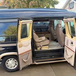 Used 1999 Ford E-150 and Econoline 150 RWD image 10