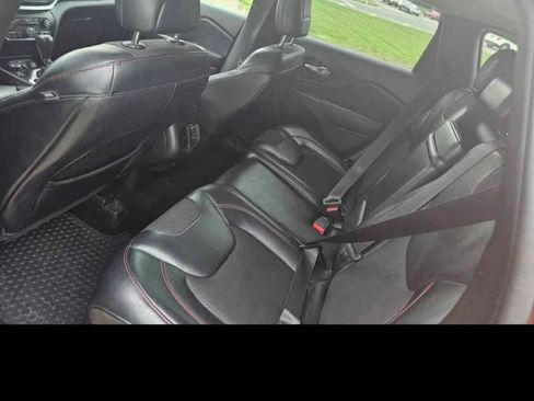 Used 2014 Jeep Cherokee Trailhawk w/ Comfort/Convenience Group AWD/4WD image 11