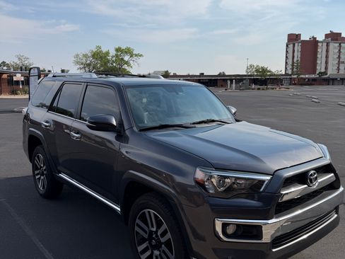 Used 2018 Toyota 4Runner Limited AWD/4WD image 9