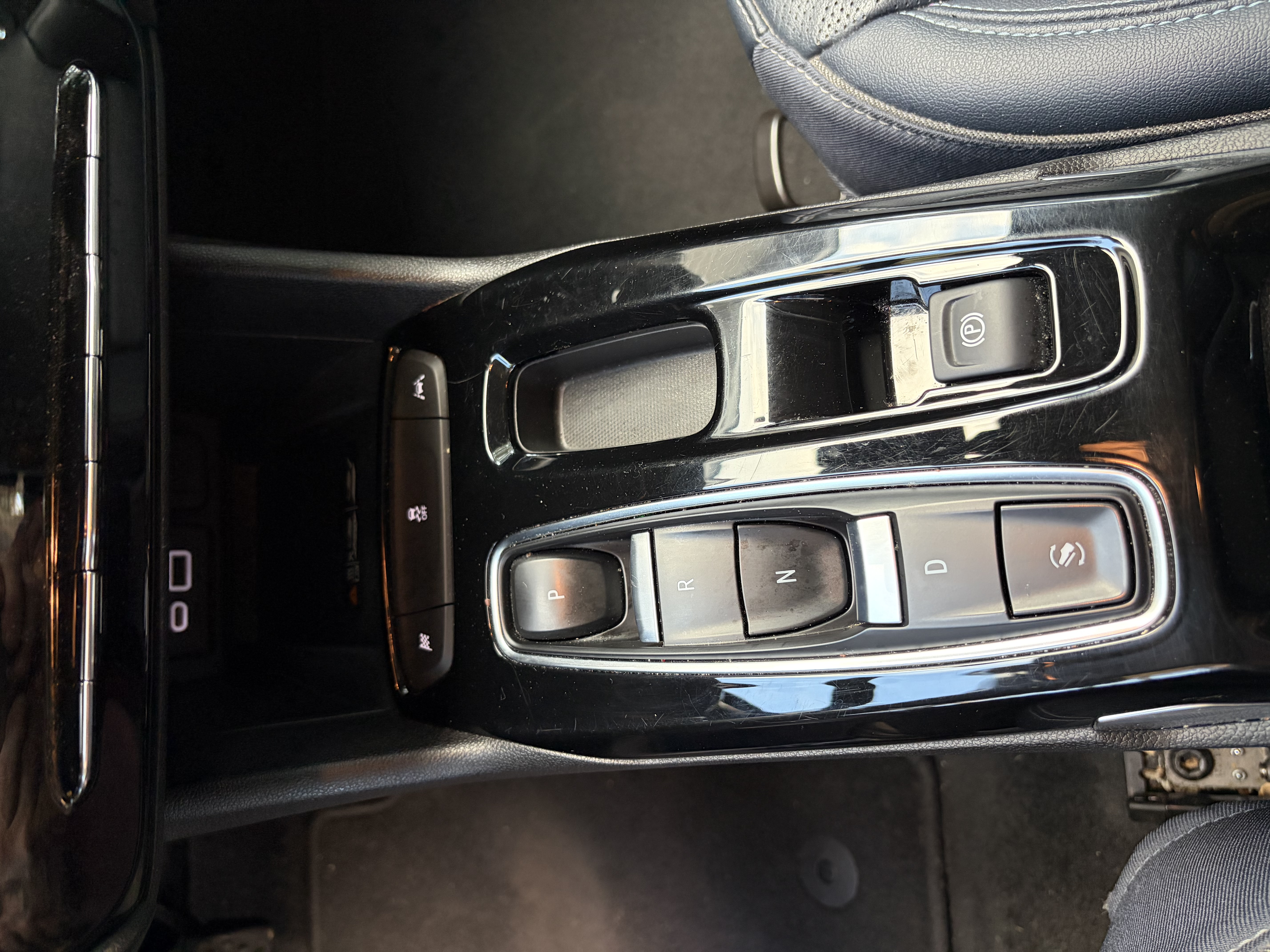 Used 2022 Chevrolet Bolt EUV LT w/ Convenience Package FWD image 14