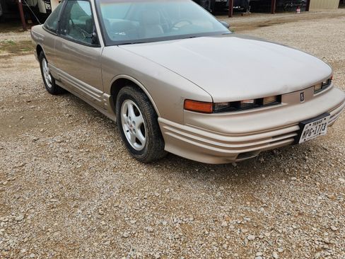 Used 1997 Oldsmobile Cutlass Supreme SL image 2
