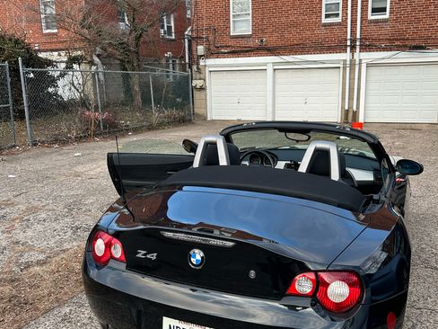 Used 2005 BMW Z4 2.5i image 5