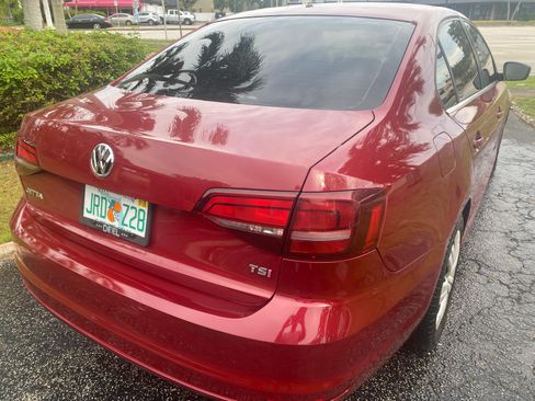 Used 2017 Volkswagen Jetta S image 9
