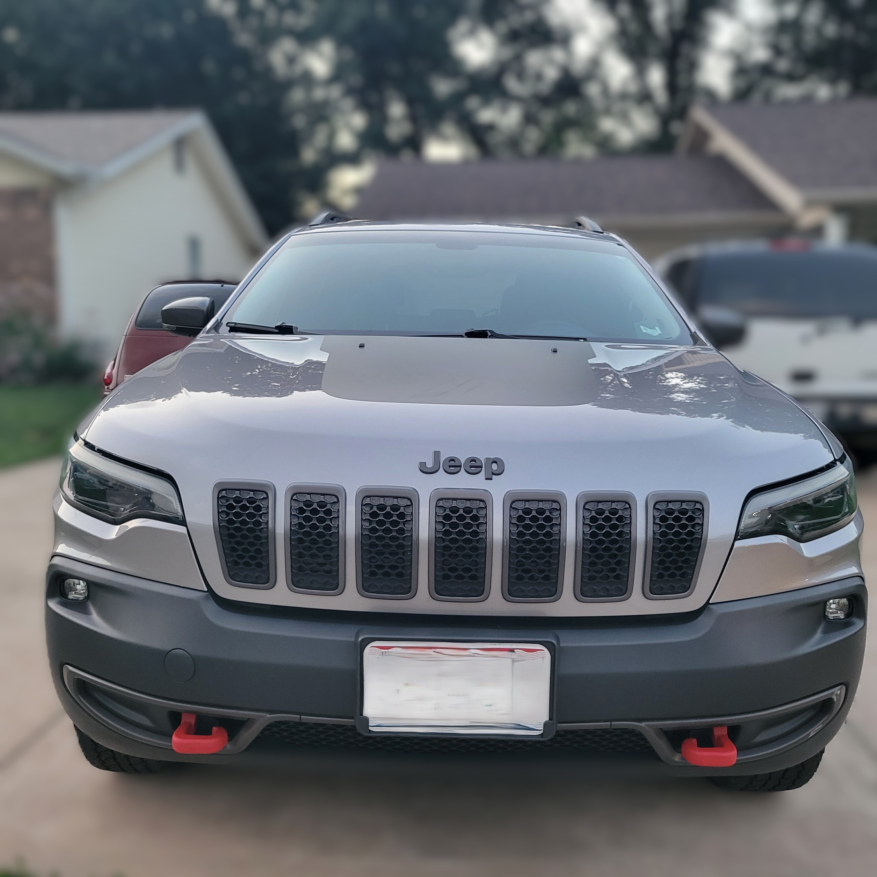 Used 2019 Jeep Cherokee Trailhawk AWD/4WD image 2