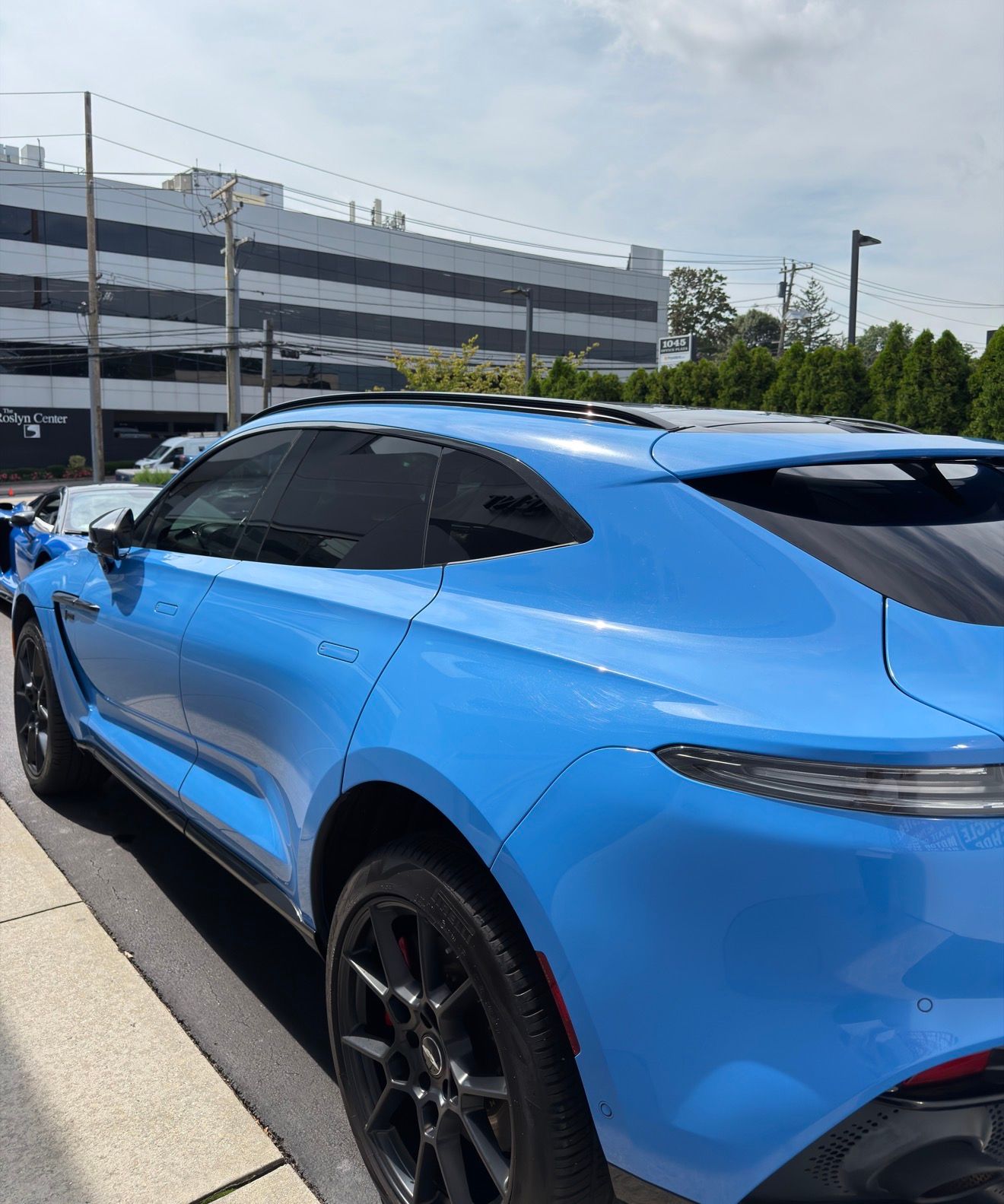 Used 2021 Aston Martin DBX AWD/4WD image 11