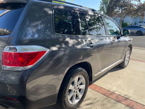 Used 2013 Toyota Highlander SE FWD image 14