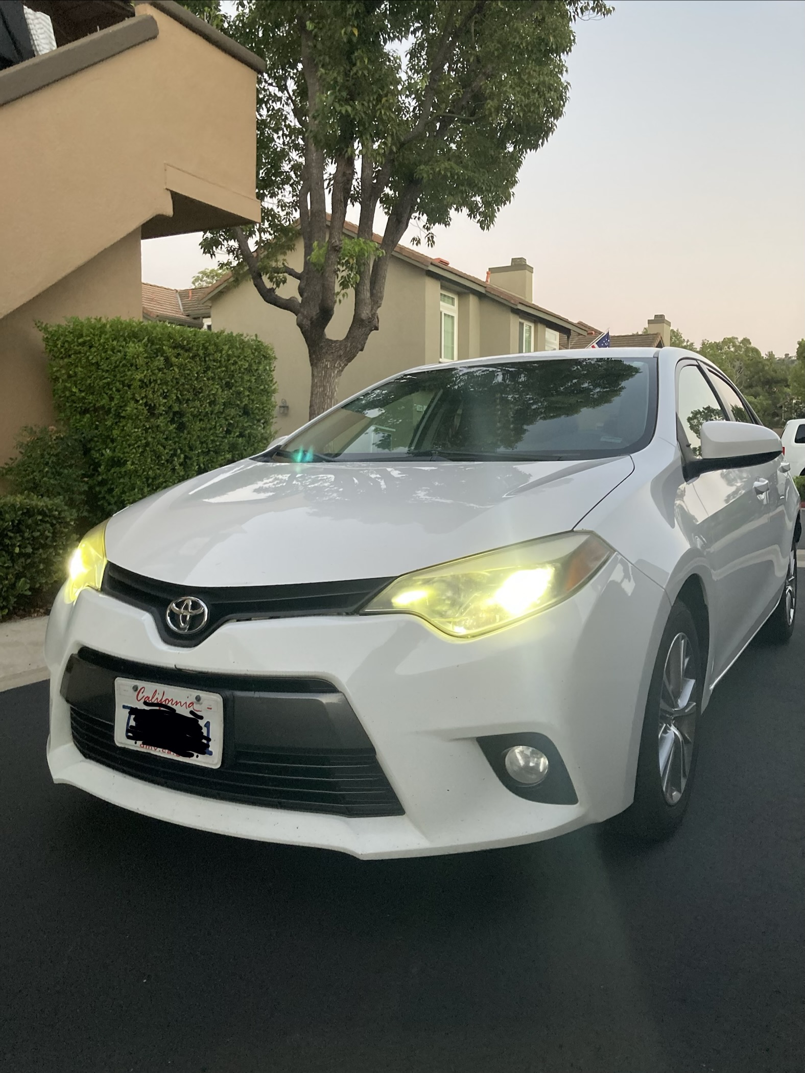 Used 2015 Toyota Corolla LE FWD image 5