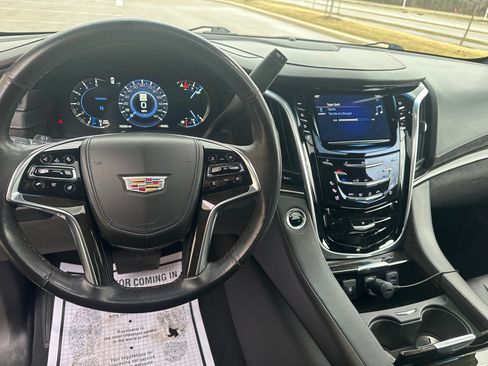 Used 2019 Cadillac Escalade Platinum image 9