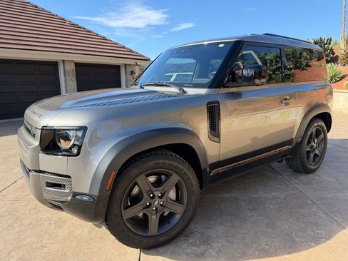 Used 2022 Land Rover Defender 90 X-Dynamic SE image 23