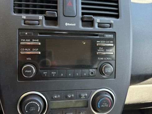 Used 2014 Nissan Leaf S image 8