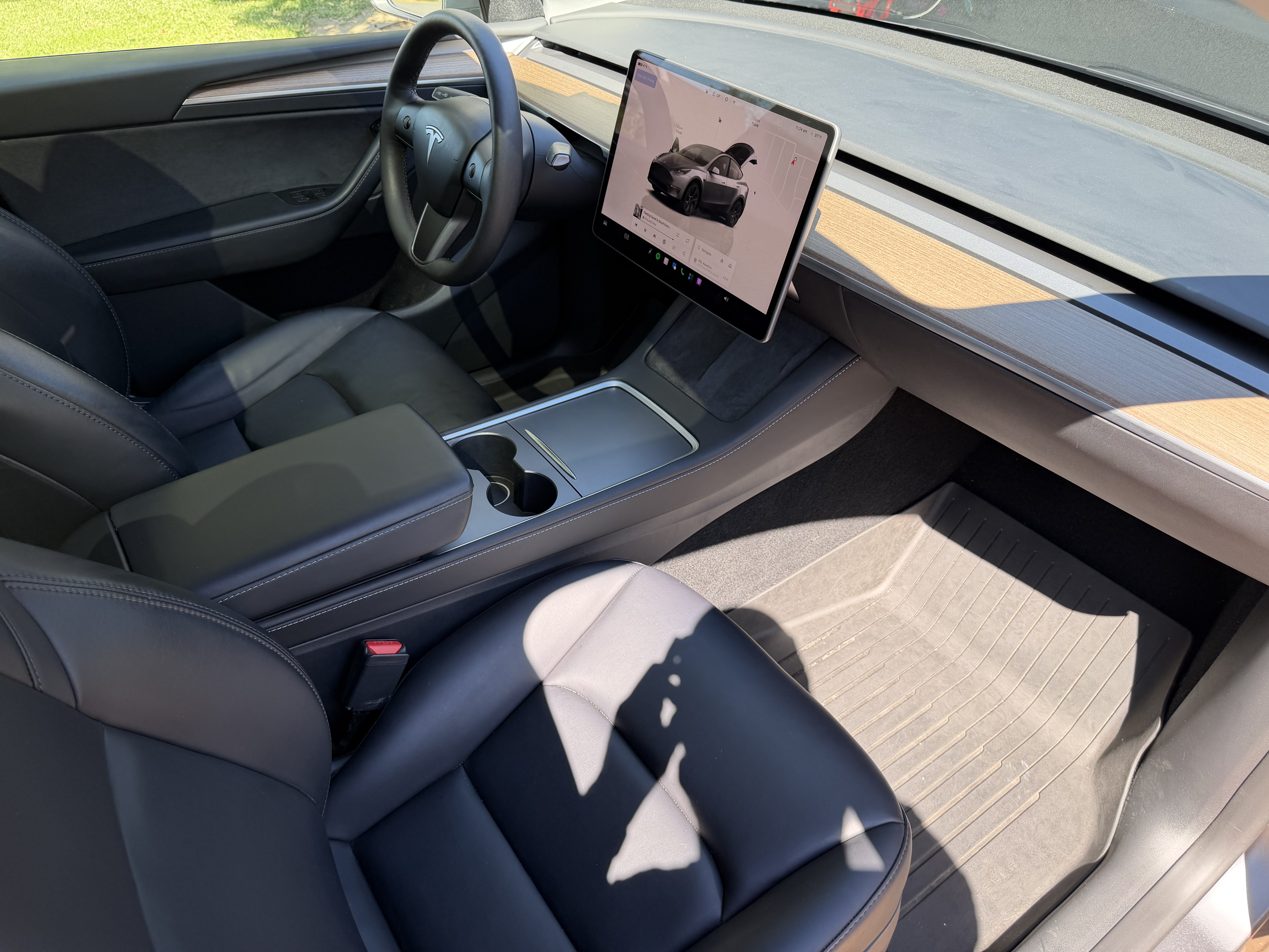Used 2024 Tesla Model Y Long Range RWD image 16