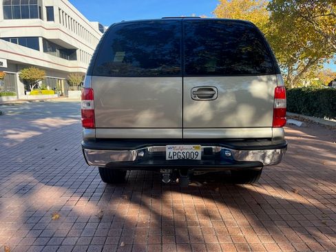 Used 2001 Chevrolet Suburban 2500 LT w/ LT Preferred Equipment Group image 8