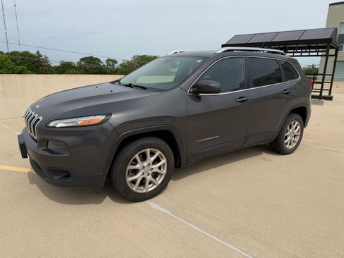 Used 2015 Jeep Cherokee Latitude FWD image 1